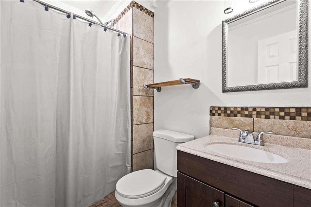 Photo 21 of 30 - 607 Arena Drive