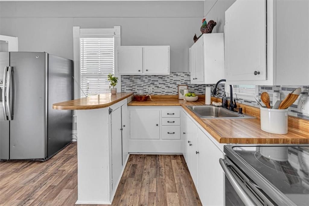 Photo 9 of 22 - 207 E Washington Street