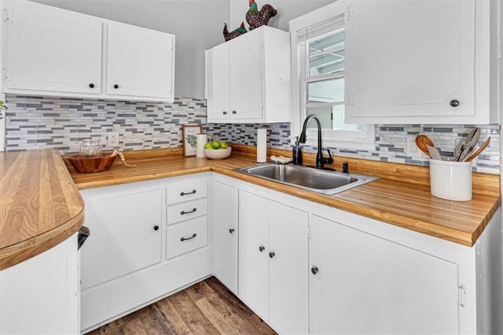 Photo 10 of 22 - 207 E Washington Street