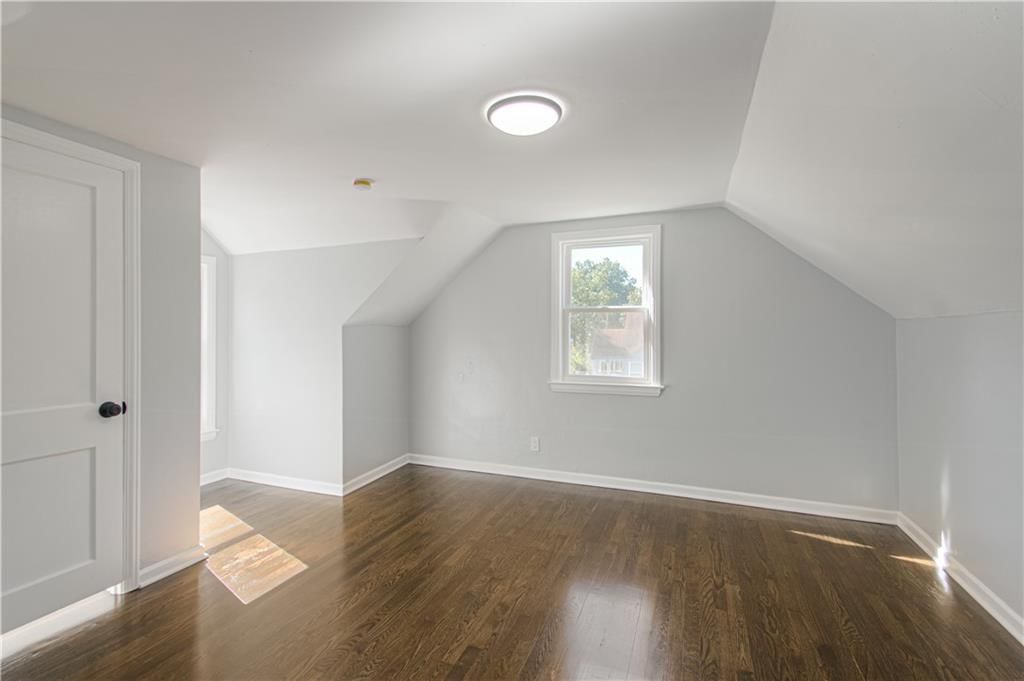 Photo 19 of 31 - 8014 Tracy Avenue