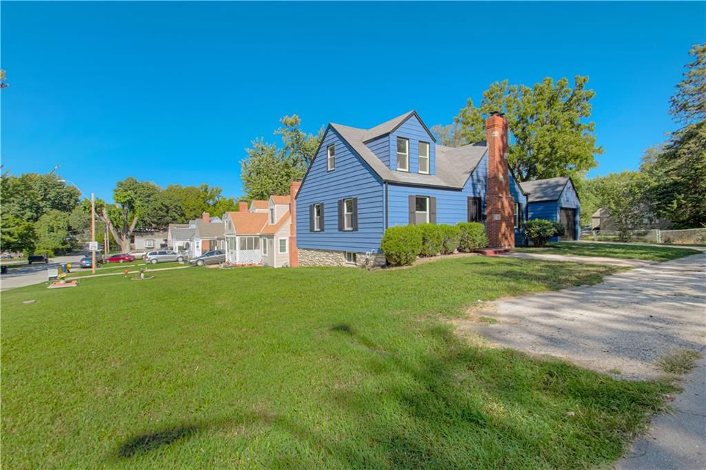 Photo 30 of 31 - 8014 Tracy Avenue