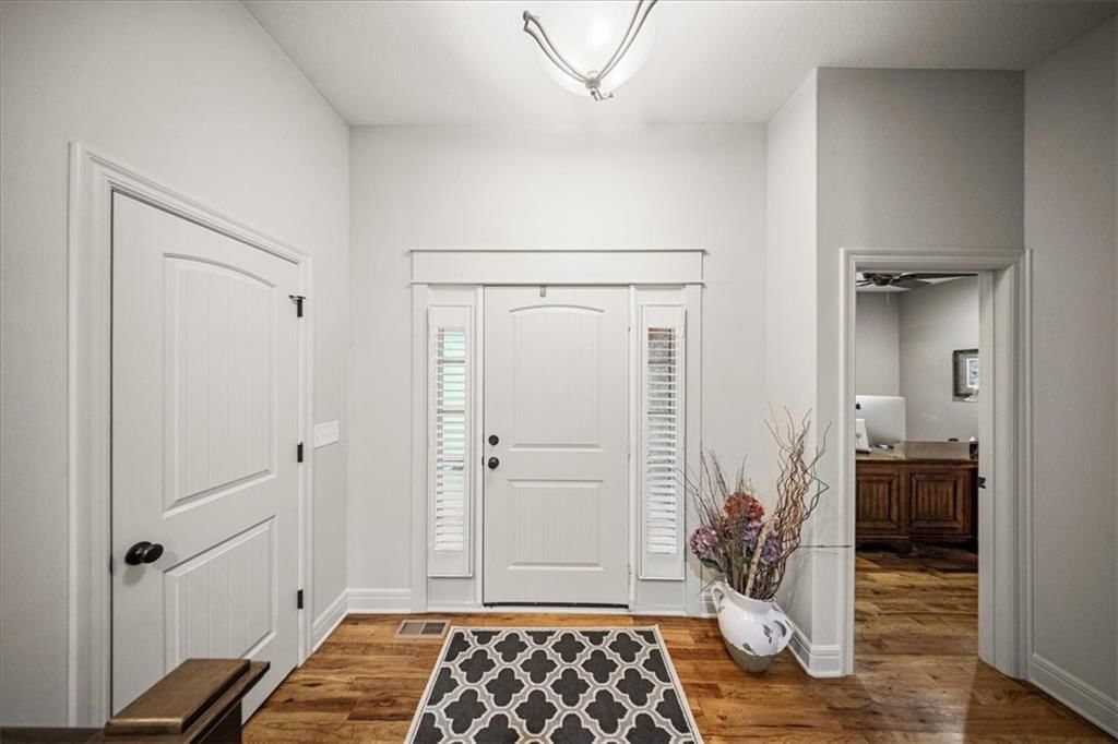 Photo 5 of 75 - 15609 Linden Street