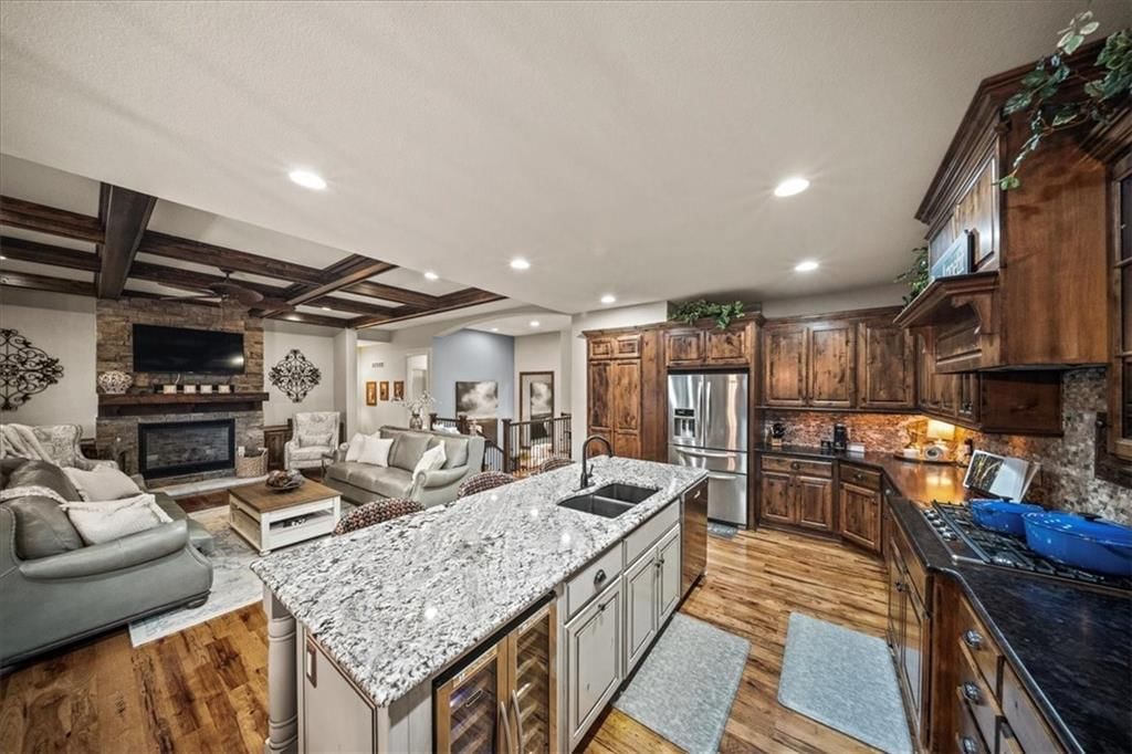 Photo 11 of 75 - 15609 Linden Street