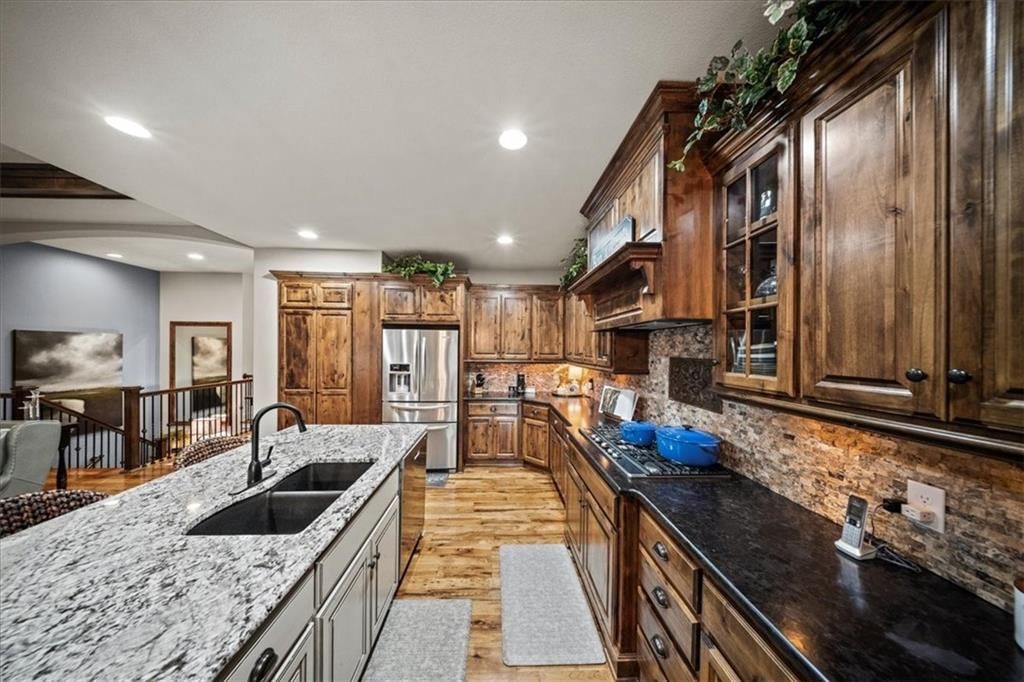 Photo 12 of 75 - 15609 Linden Street