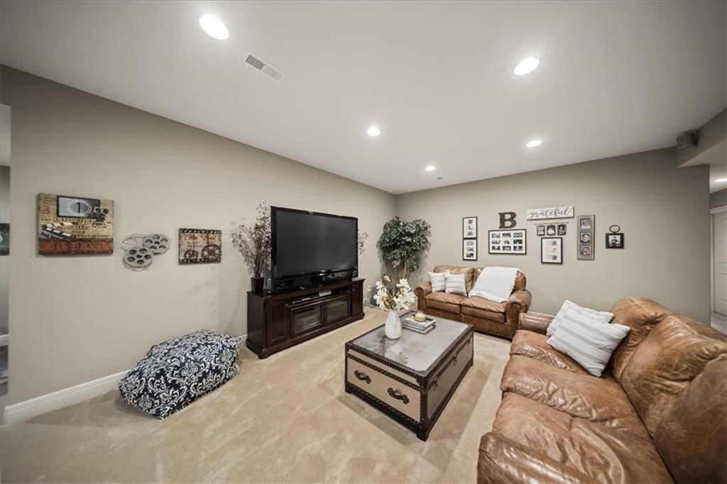 Photo 39 of 75 - 15609 Linden Street