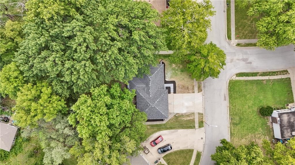 Photo 6 of 41 - 3003 N 79th Street