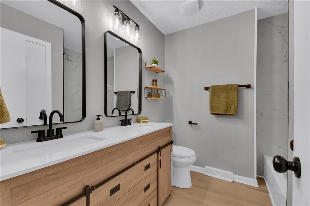 Photo 13 of 41 - 3003 N 79th Street