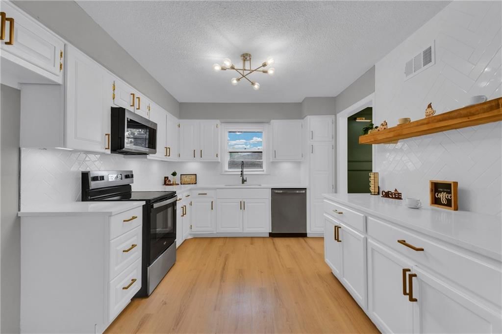 Photo 18 of 41 - 3003 N 79th Street