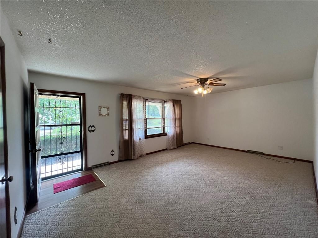 601 W Elk Street — photo 8