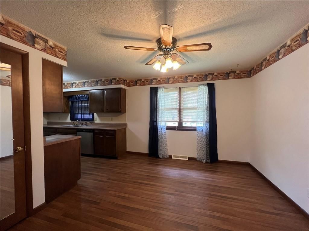 601 W Elk Street — photo 9