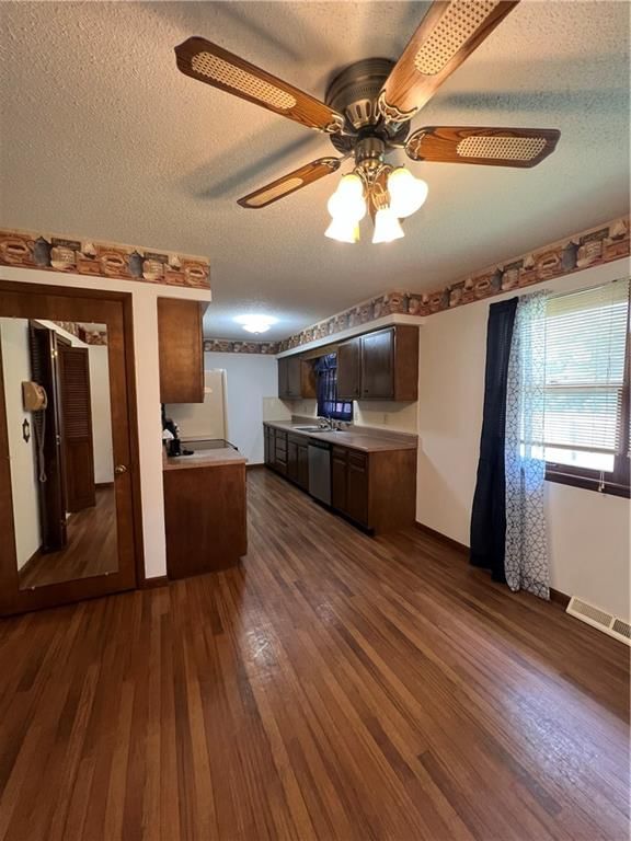601 W Elk Street — photo 10