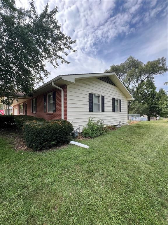 601 W Elk Street — photo 48