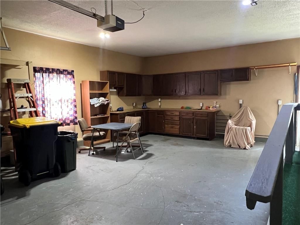 601 W Elk Street — photo 49