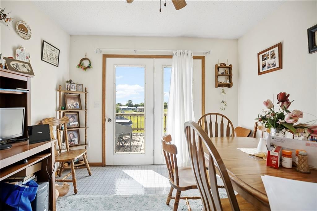 Photo 5 of 17 - 215 2nd Avenue