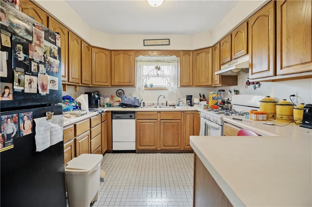 Photo 6 of 17 - 215 2nd Avenue