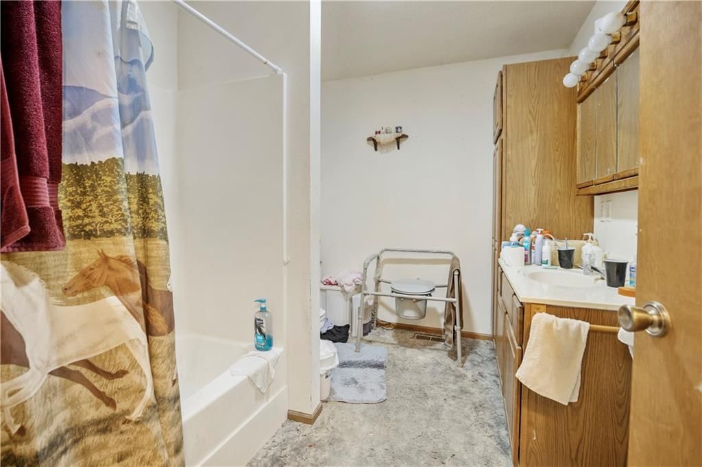 Photo 9 of 17 - 215 2nd Avenue