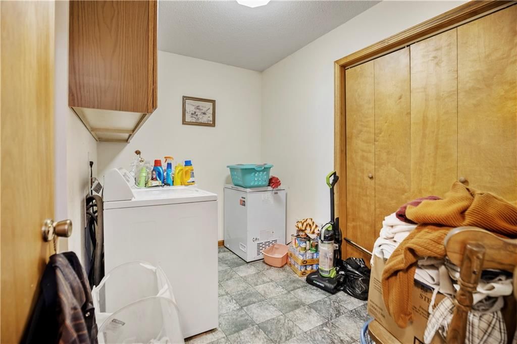 Photo 11 of 17 - 215 2nd Avenue