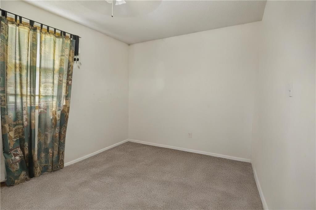 Photo 12 of 17 - 215 2nd Avenue