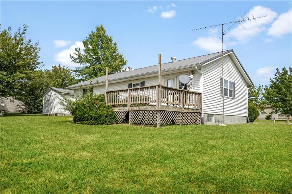 Photo 13 of 17 - 215 2nd Avenue