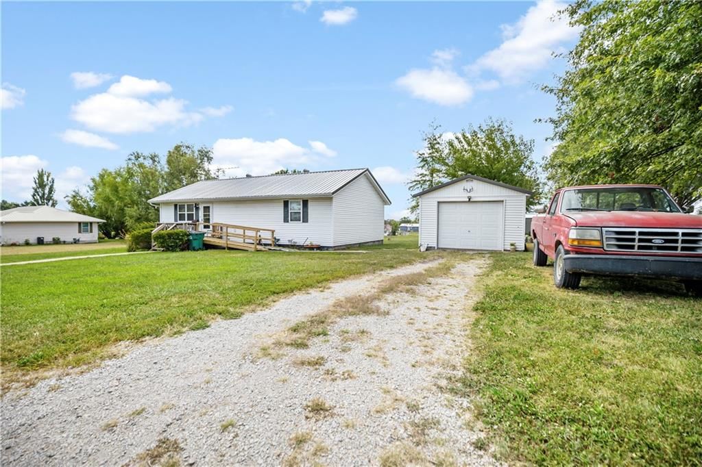 Photo 16 of 17 - 215 2nd Avenue