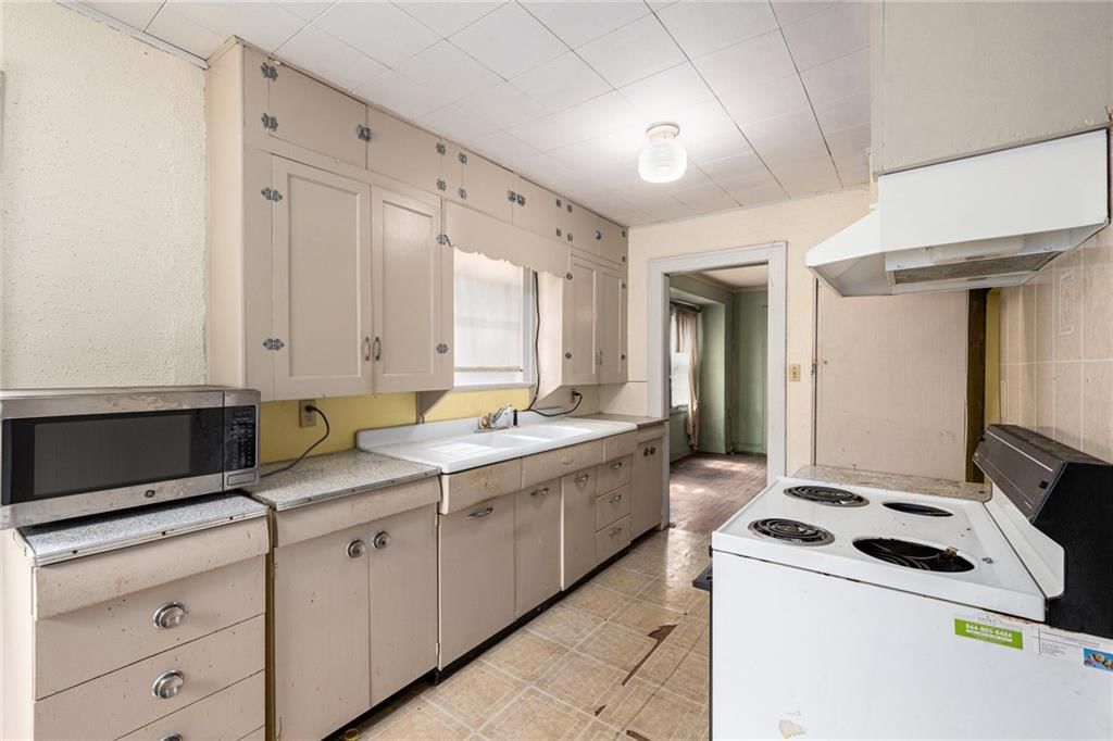 Photo 9 of 19 - 2053 N 32nd Street