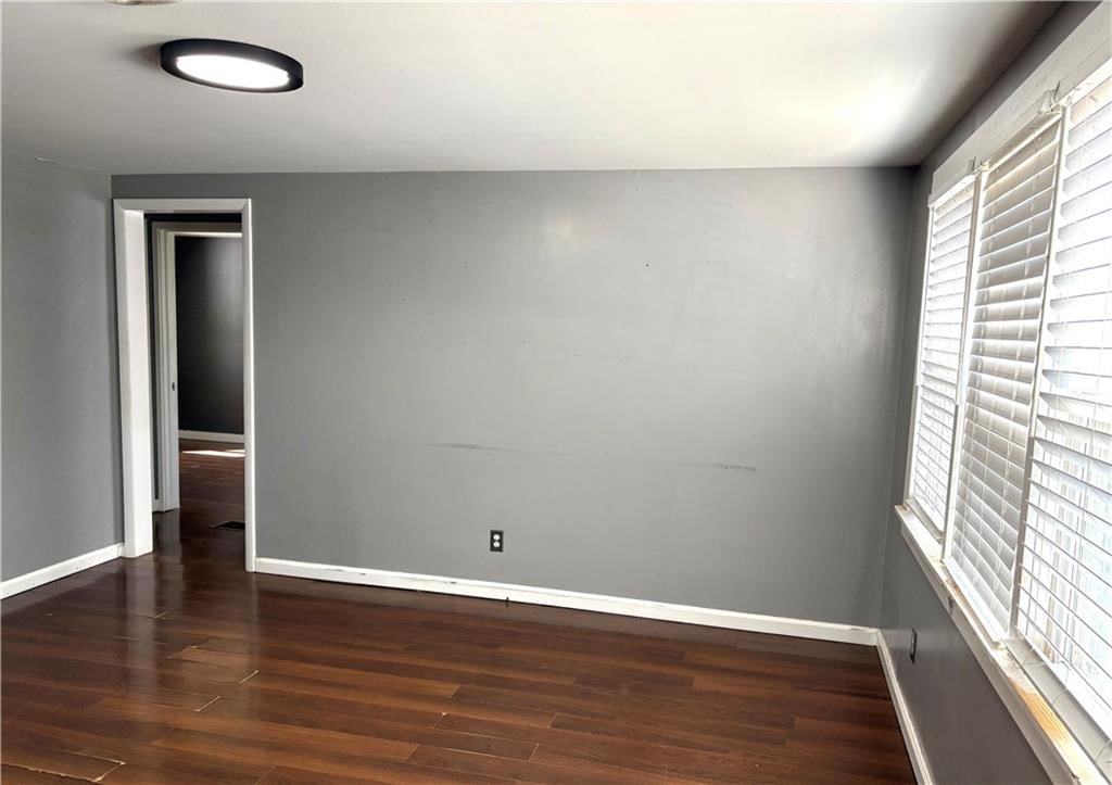 480 Fieldcrest Drive — photo 2