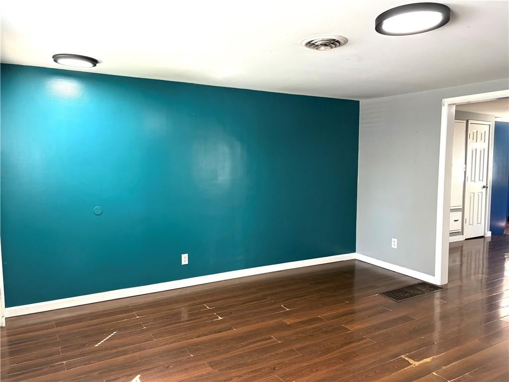 480 Fieldcrest Drive — photo 3
