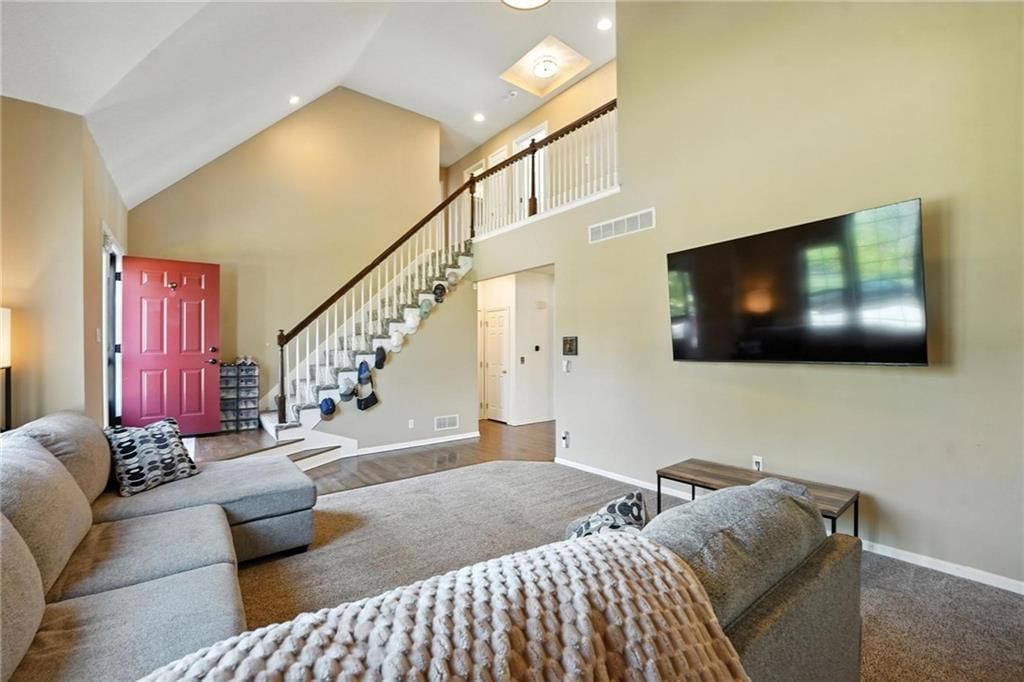 Photo 6 of 37 - 16401 W 157th Terrace