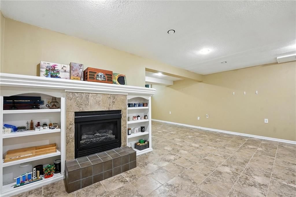 Photo 32 of 37 - 16401 W 157th Terrace