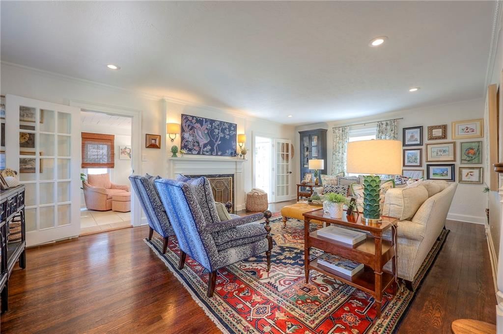 Photo 6 of 40 - 409 W 70th Street