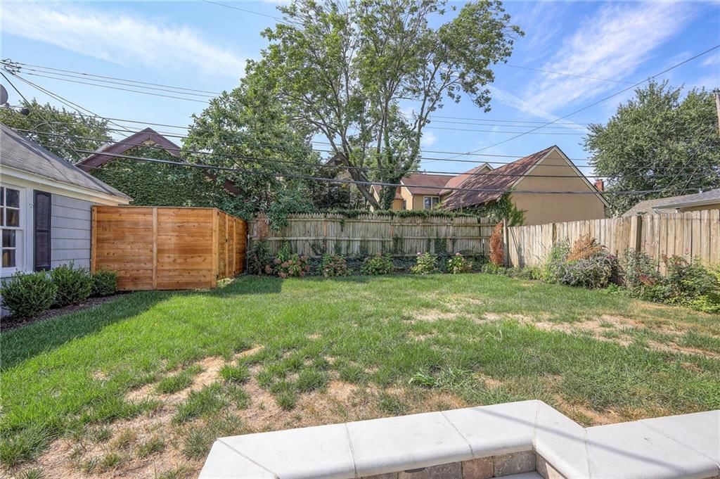 Photo 33 of 40 - 409 W 70th Street