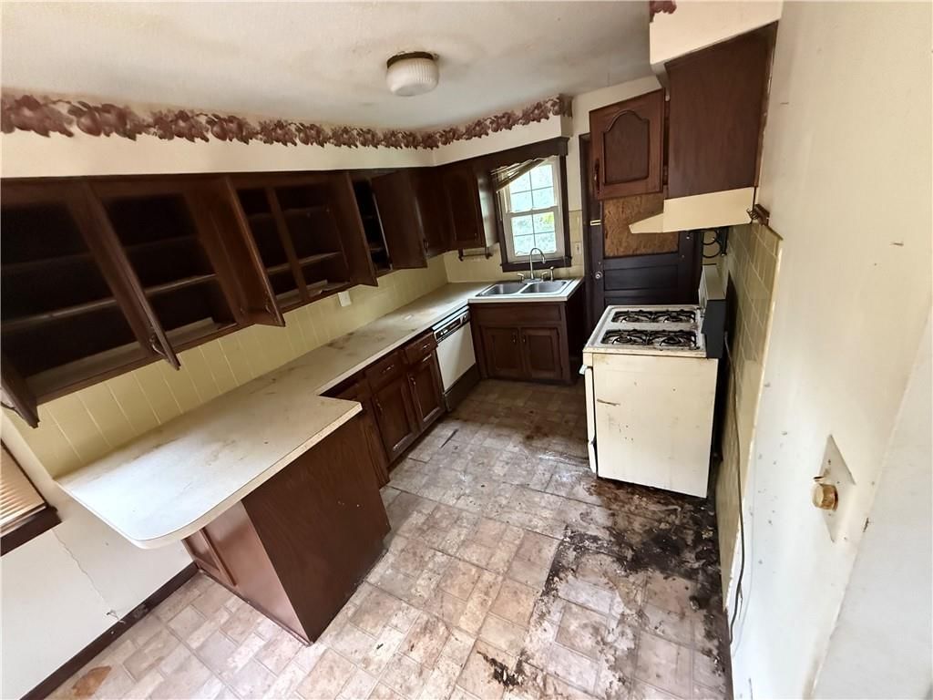 Photo 6 of 13 - 609 SE Florence Avenue