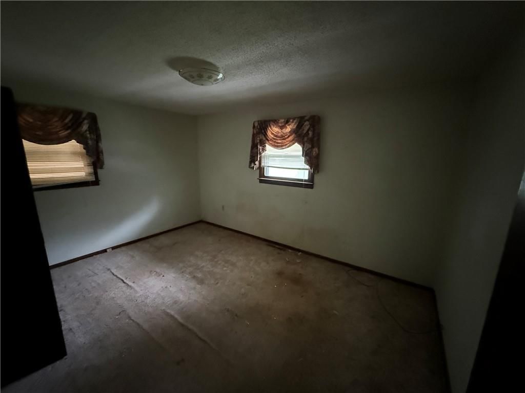 Photo 8 of 13 - 609 SE Florence Avenue