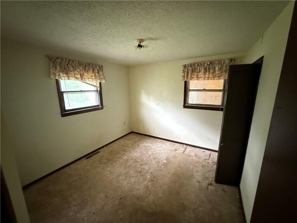 Photo 10 of 13 - 609 SE Florence Avenue