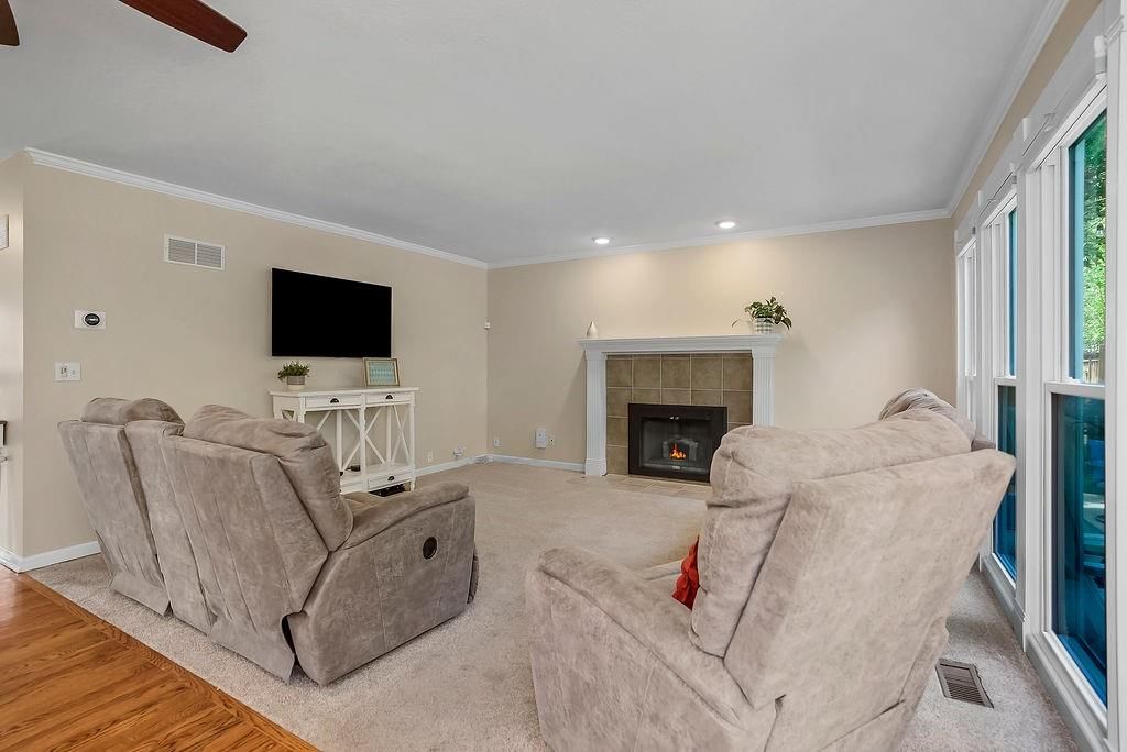 Photo 5 of 27 - 14430 W 121st Terrace