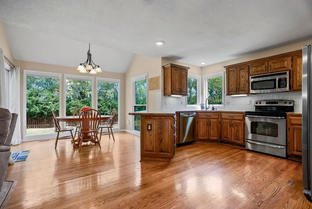 Photo 8 of 27 - 14430 W 121st Terrace