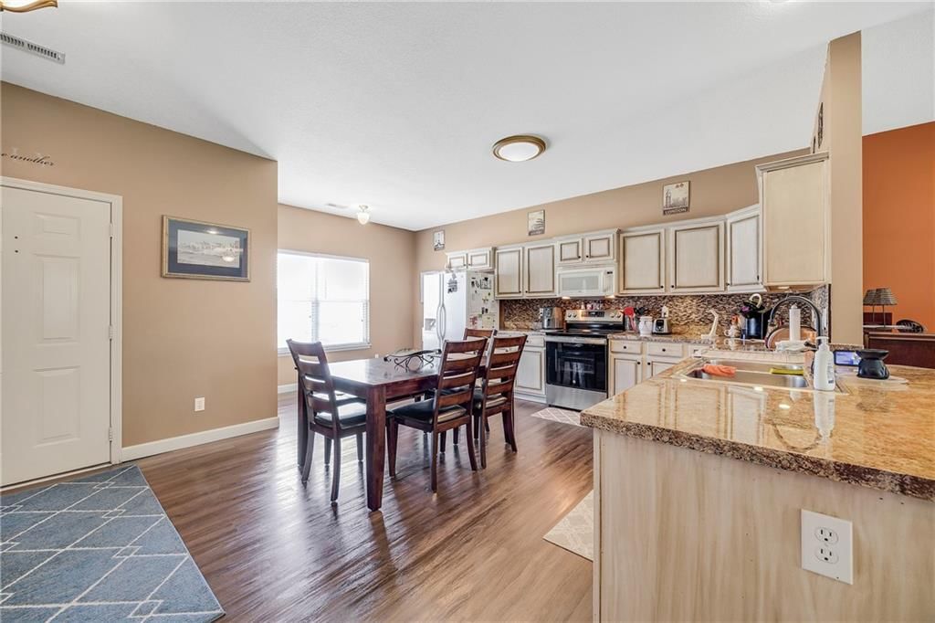 1211 SW 8th Street — photo 4