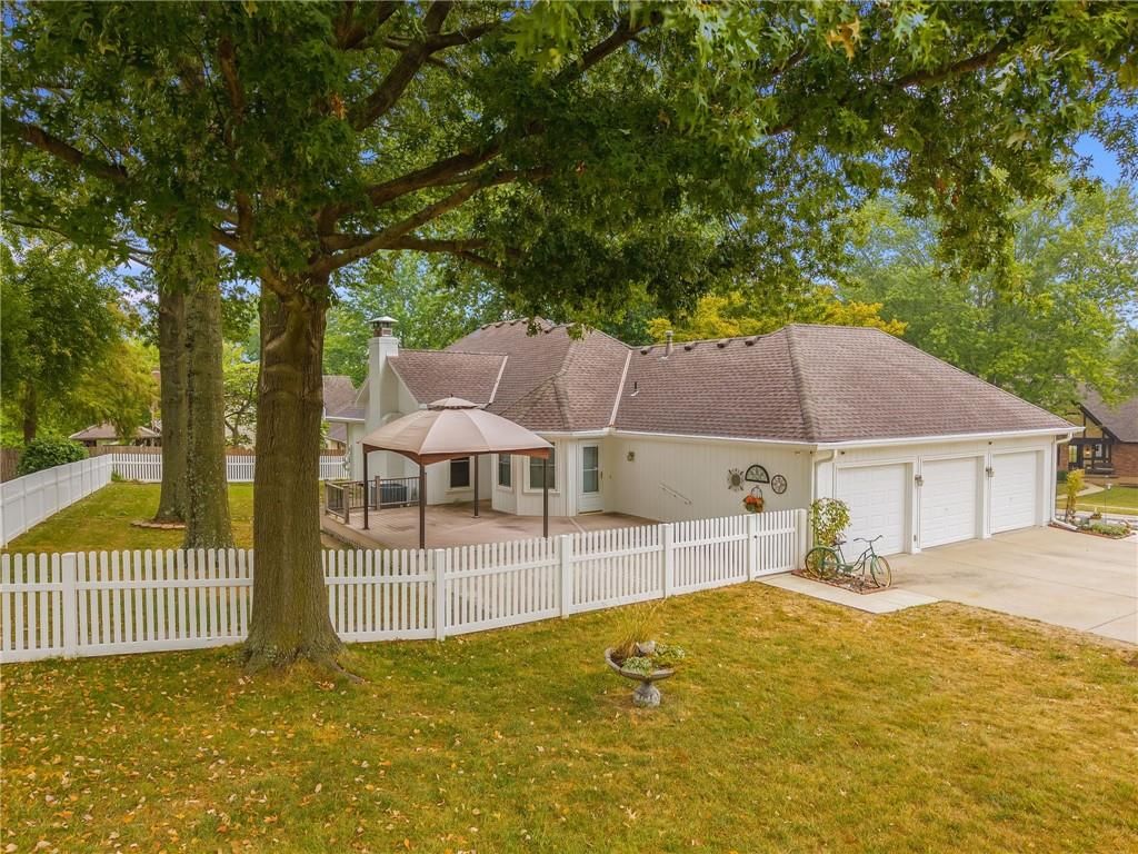 1300 BELL Circle — photo 43