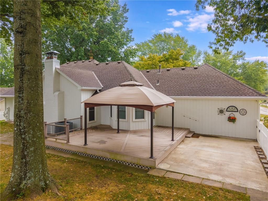 1300 BELL Circle — photo 44