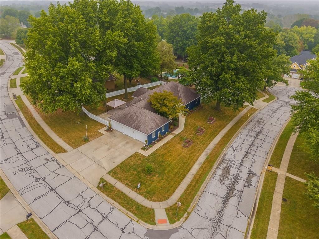 1300 BELL Circle — photo 47