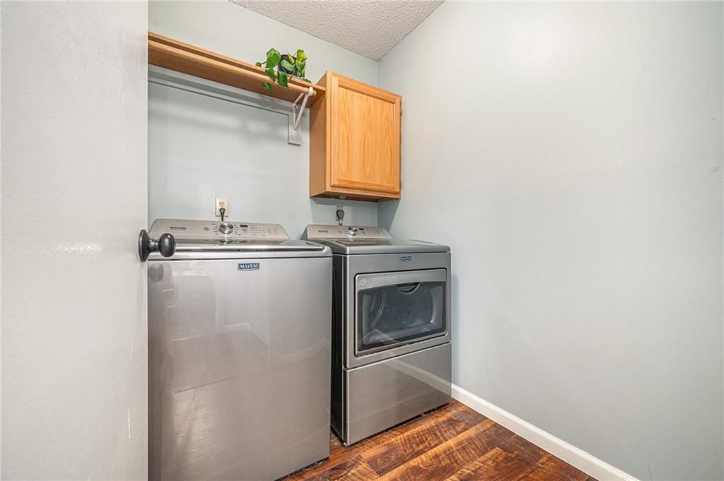 Photo 12 of 29 - 1549 W Mulberry Street