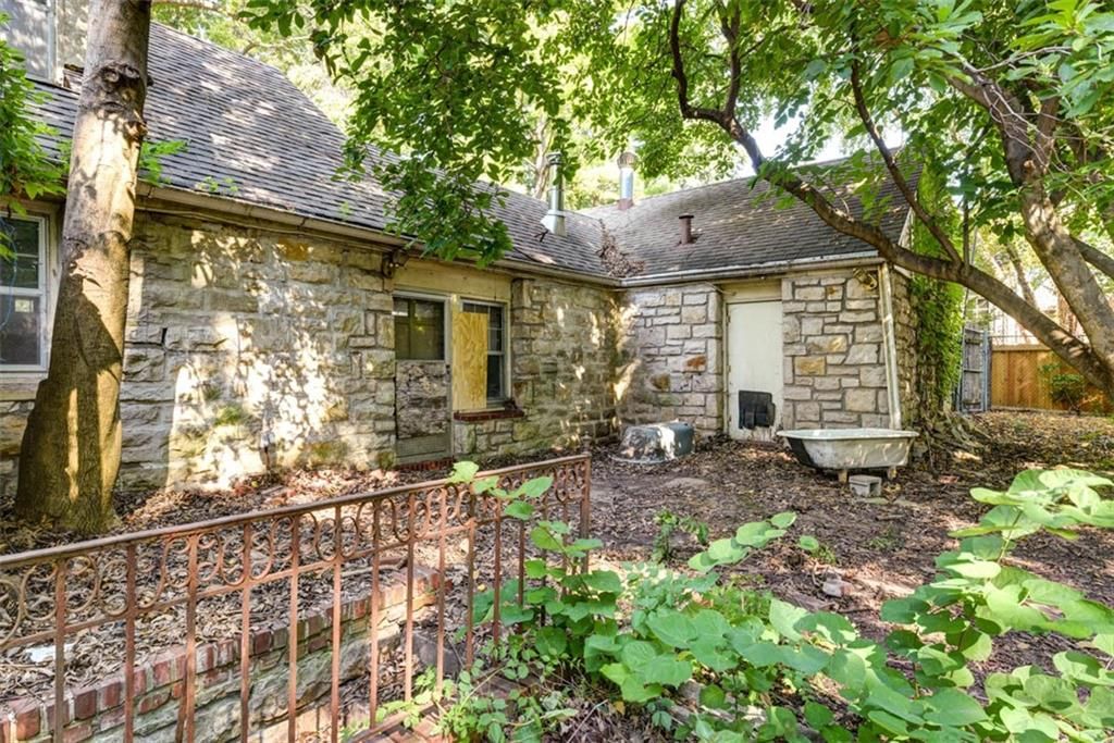 8025 High Drive — photo 18