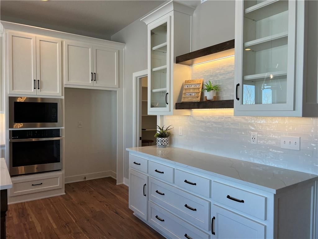 1132 SW Whitby Drive — photo 8