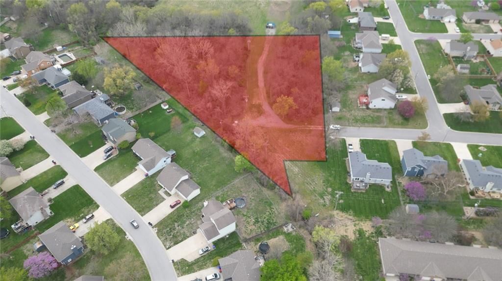 Crestwood Drive, Basehor, KS