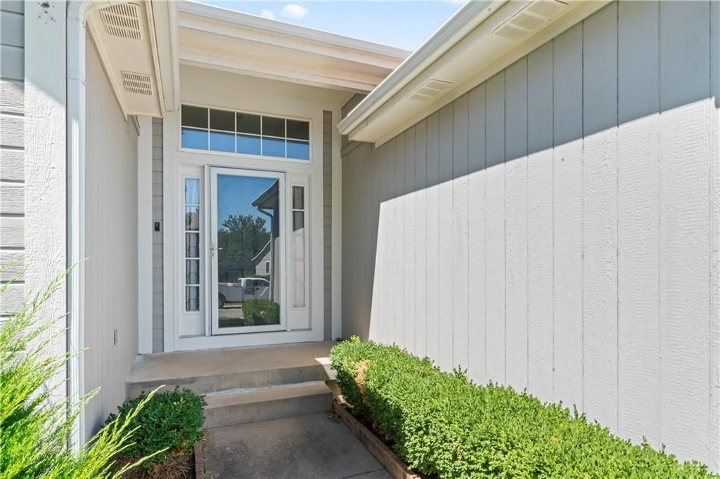 712 Sunset Drive — photo 4