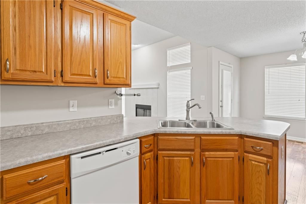 712 Sunset Drive — photo 13