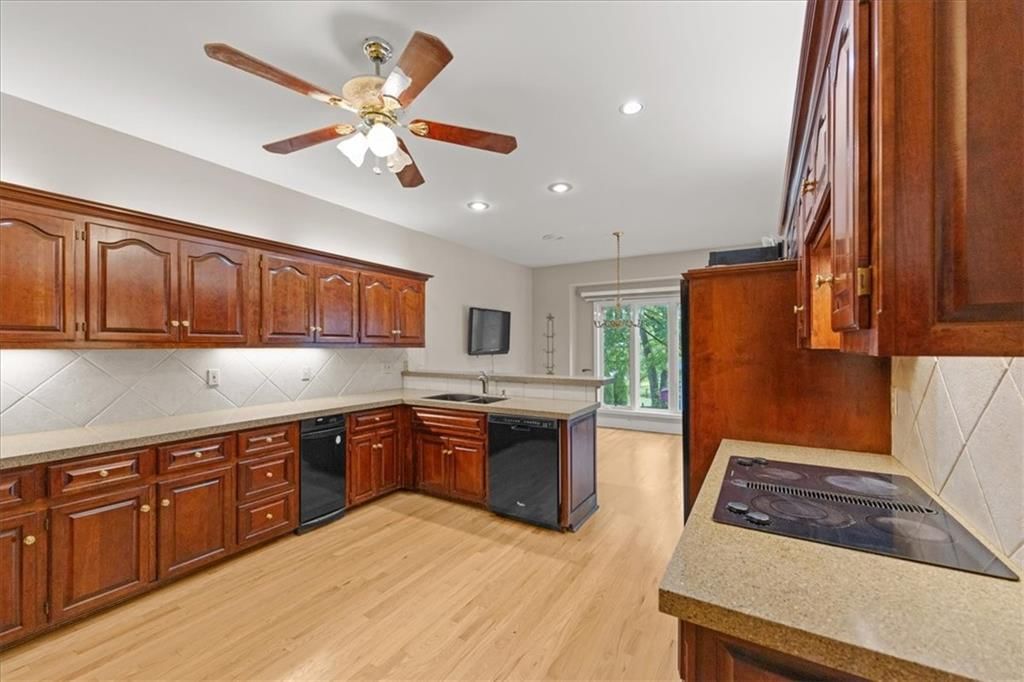 121 W WOODLANDS Drive — photo 8