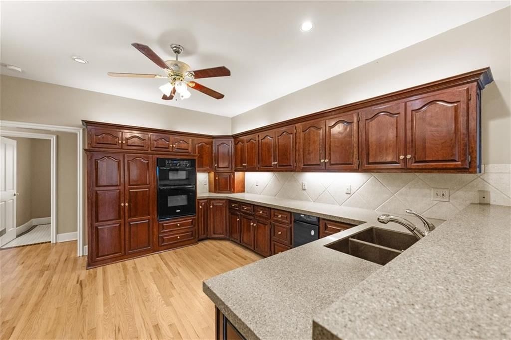 121 W WOODLANDS Drive — photo 9