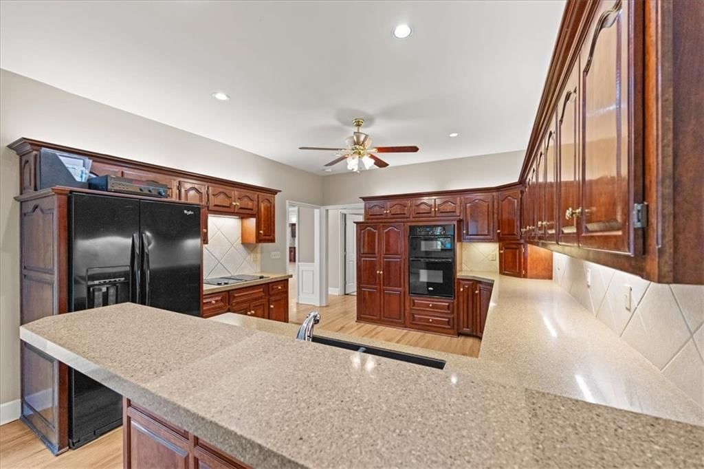 121 W WOODLANDS Drive — photo 10