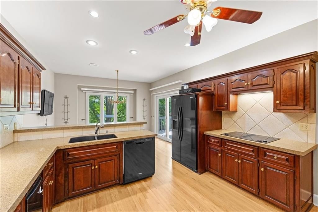 121 W WOODLANDS Drive — photo 11